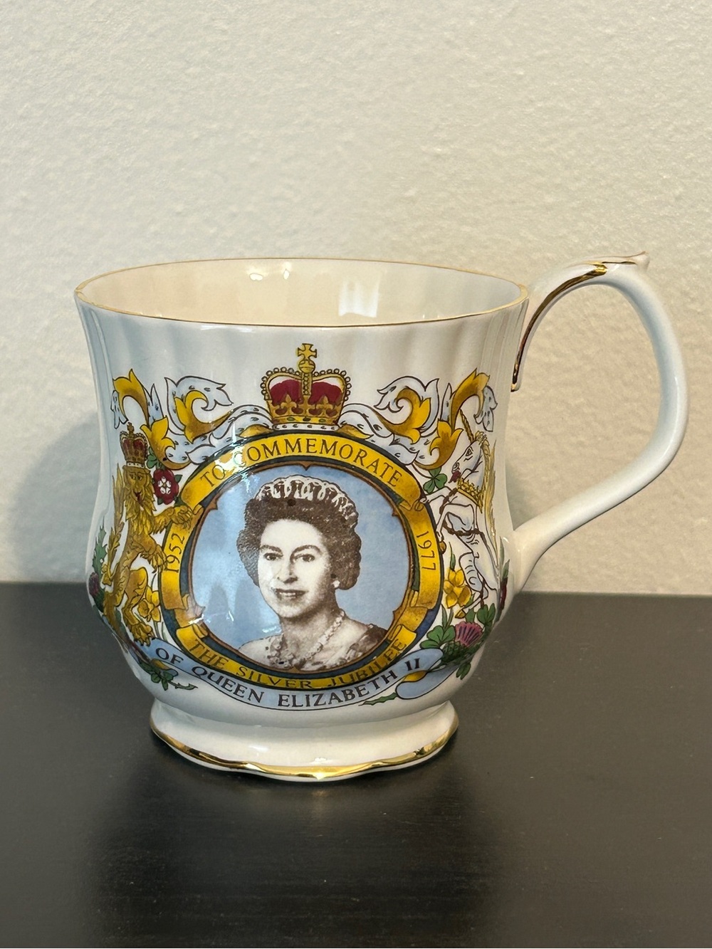 Vintage English Bone China Mug Silver Jubilee of Queen Elizabeth 11 in 1977